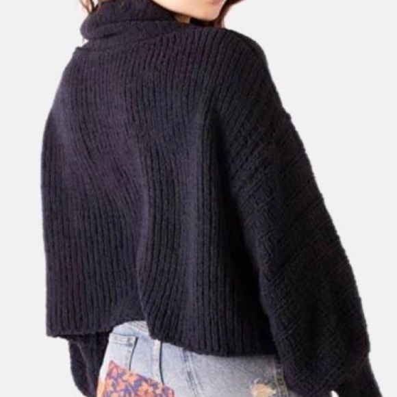Free People Be Yours Cowl Neck Boxy Cropped Fit Chunky Knit Sweater Black NWT - Picture 10 of 12